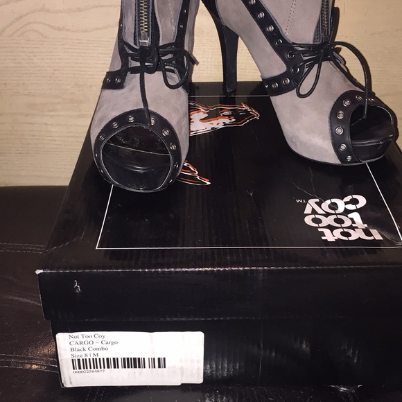 Size 8. Open Toe Black Bootie. - Picture 5 of 5